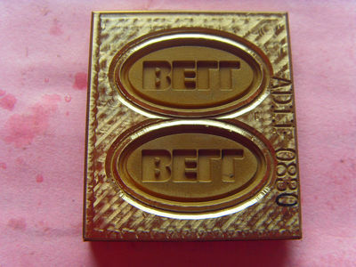 低價(jià)供應(yīng)高品質(zhì)滴膠銅質(zhì)模具，助力箱包配件生產(chǎn)